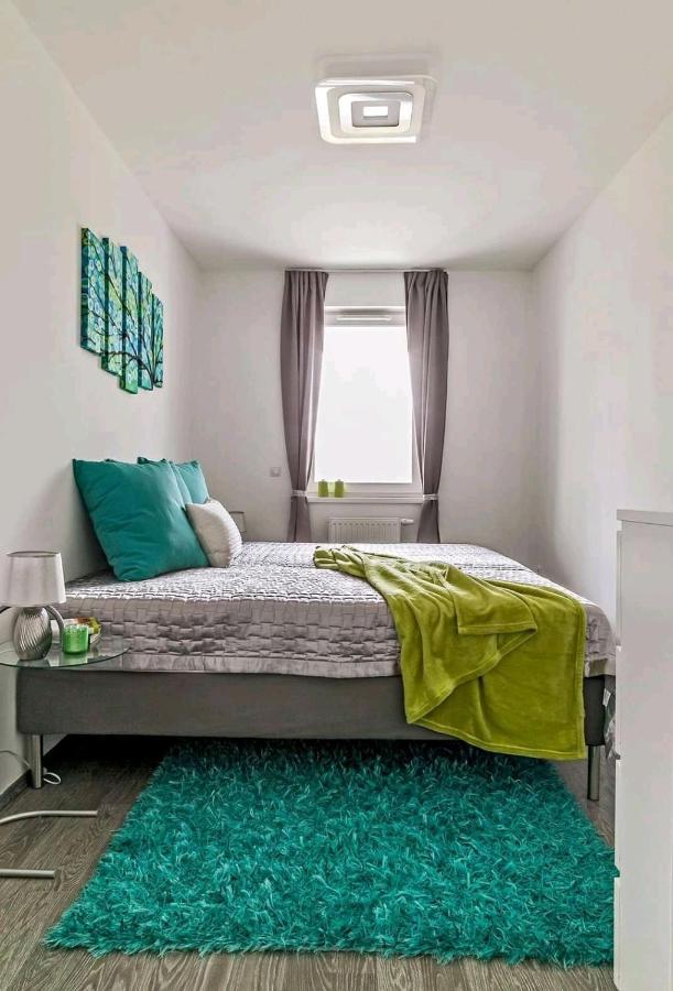 Green Apartman Balatonlelle Bagian luar foto