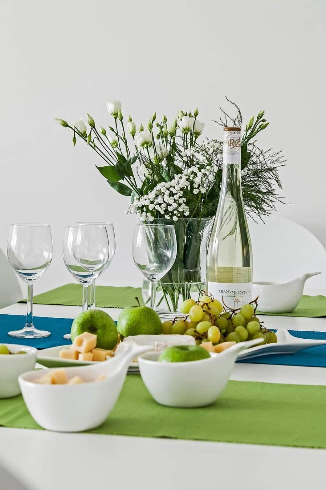 Green Apartman Balatonlelle Bagian luar foto